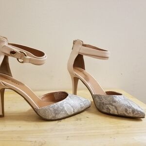 Women's brandnew Nine West heel sandals size 8.5M